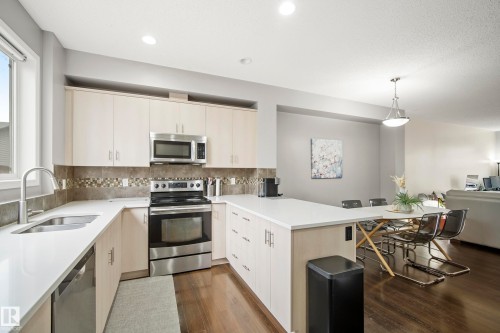 3030 Arthurs Crescent, Edmonton, AB - Indoor Photo Showing Kitchen With Double Sink With Upgraded Kitchen