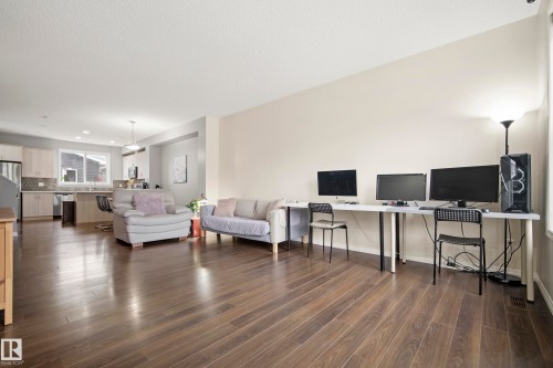 3030 Arthurs Crescent, Edmonton, AB - Indoor