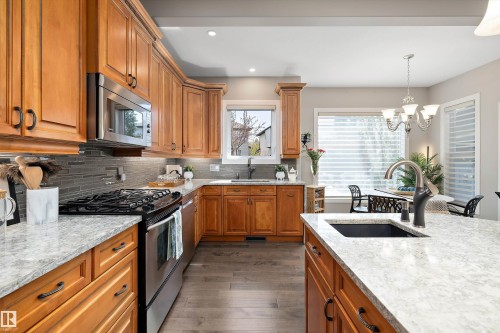 2311 Bailey Court, Edmonton, AB - Indoor Photo Showing Kitchen