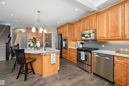 2311 Bailey Court, Edmonton, AB - Indoor Photo Showing Kitchen With Upgraded Kitchen