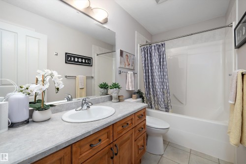 2311 Bailey Court, Edmonton, AB - Indoor Photo Showing Bathroom