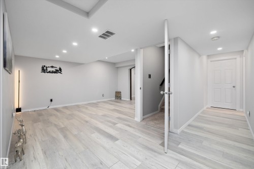 2311 Bailey Court, Edmonton, AB - Indoor