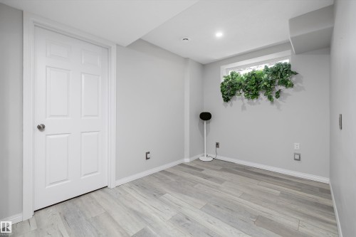 2311 Bailey Court, Edmonton, AB - Indoor Photo Showing Other Room