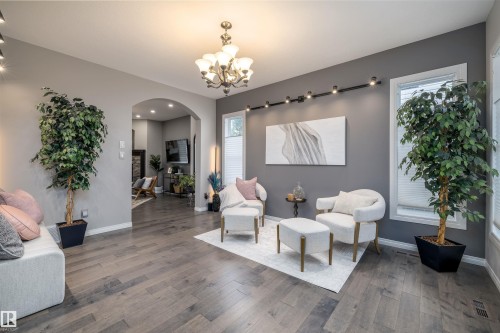 2311 Bailey Court, Edmonton, AB - Indoor Photo Showing Living Room