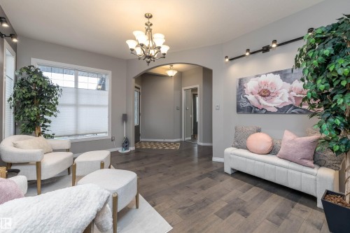 2311 Bailey Court, Edmonton, AB - Indoor Photo Showing Living Room