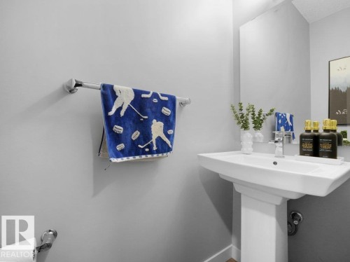 5055 Andison Close, Edmonton, AB - Indoor Photo Showing Bathroom