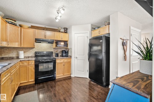 14740 140 Street, Edmonton, AB - Indoor Photo Showing Kitchen