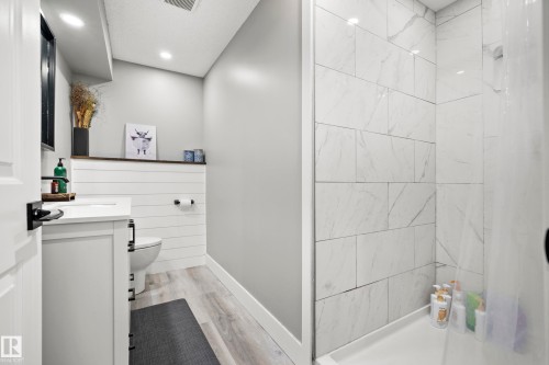 14740 140 Street, Edmonton, AB - Indoor Photo Showing Bathroom