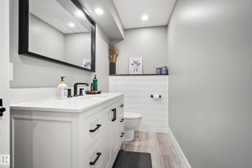 14740 140 Street, Edmonton, AB - Indoor Photo Showing Bathroom