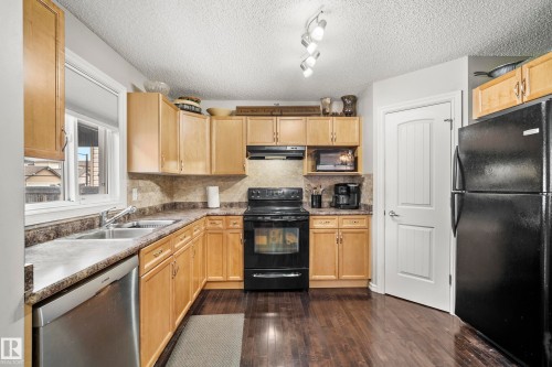 14740 140 Street, Edmonton, AB - Indoor Photo Showing Kitchen With Double Sink