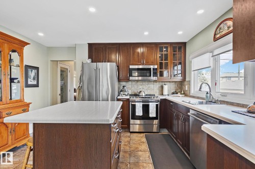 4704 109 Avenue, Edmonton, AB - Indoor Photo Showing Kitchen With Upgraded Kitchen