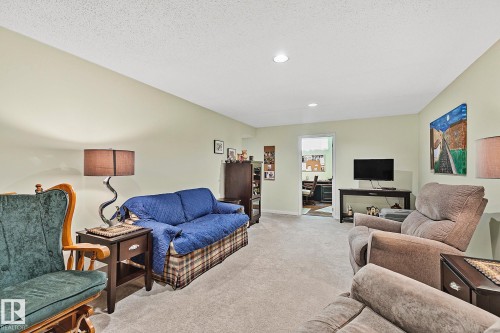 4704 109 Avenue, Edmonton, AB - Indoor Photo Showing Living Room