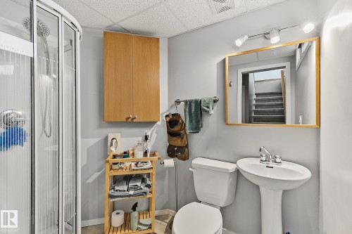 4704 109 Avenue, Edmonton, AB - Indoor Photo Showing Bathroom