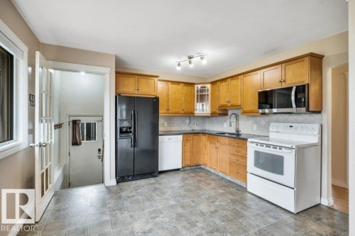 4809 32 St., Rural Wetaskiwin County, AB - Indoor Photo Showing Kitchen