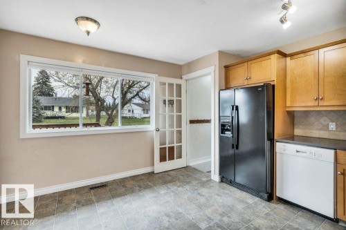 4809 32 St., Rural Wetaskiwin County, AB - Indoor Photo Showing Kitchen