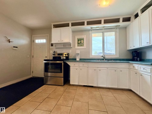 9103 131 Avenue, Edmonton, AB - Indoor Photo Showing Kitchen