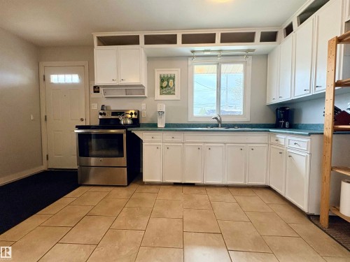 9103 131 Avenue, Edmonton, AB - Indoor Photo Showing Kitchen