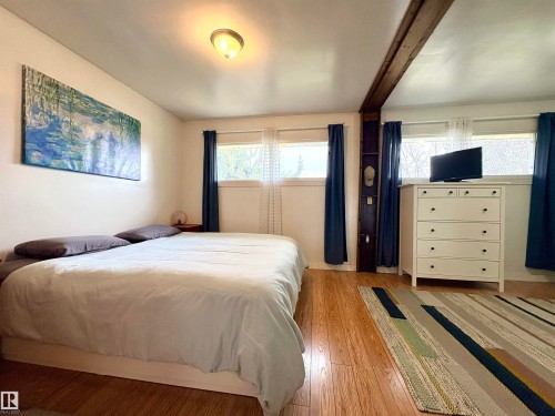 9103 131 Avenue, Edmonton, AB - Indoor Photo Showing Bedroom