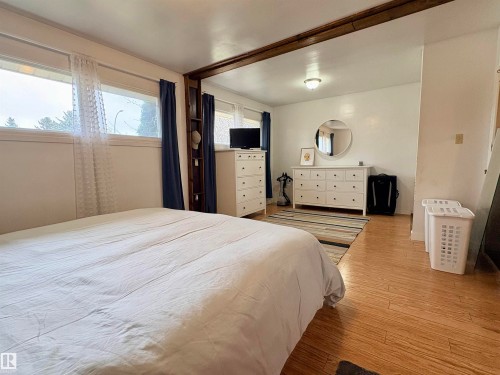 9103 131 Avenue, Edmonton, AB - Indoor Photo Showing Bedroom