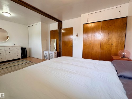 9103 131 Avenue, Edmonton, AB - Indoor Photo Showing Bedroom