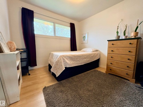 9103 131 Avenue, Edmonton, AB - Indoor Photo Showing Bedroom