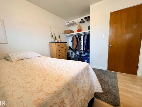 9103 131 Avenue, Edmonton, AB - Indoor Photo Showing Bedroom