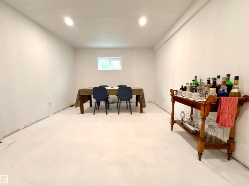 9103 131 Avenue, Edmonton, AB - Indoor Photo Showing Other Room