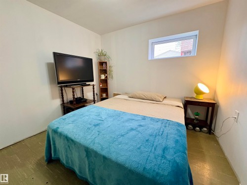 9103 131 Avenue, Edmonton, AB - Indoor Photo Showing Bedroom