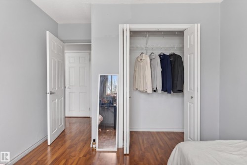 Interior room featuring light gray walls and wood-finish flooring - 26E Meadowlark Village, Edmonton, AB - Indoor Photo Showing Bedroom