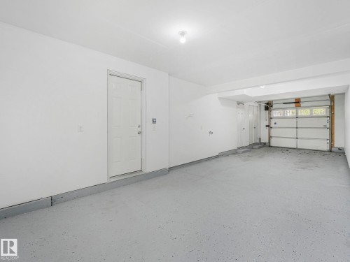 122 603 Watt Boulevard, Edmonton, AB - Indoor Photo Showing Garage