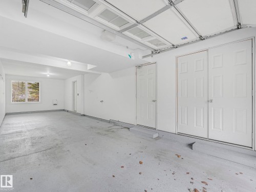 122 603 Watt Boulevard, Edmonton, AB - Indoor Photo Showing Garage