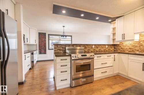 8111 187 Street, Edmonton, AB - Indoor Photo Showing Kitchen With Upgraded Kitchen