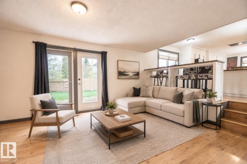 8111 187 Street, Edmonton, AB - Indoor Photo Showing Living Room