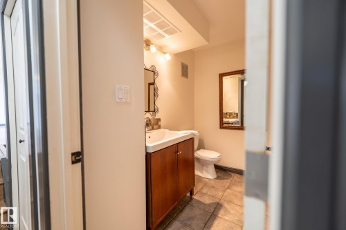 8111 187 Street, Edmonton, AB - Indoor Photo Showing Bathroom