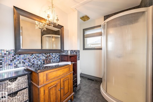 8111 187 Street, Edmonton, AB - Indoor Photo Showing Bathroom