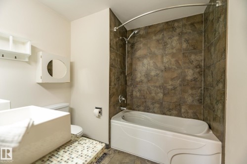 8111 187 Street, Edmonton, AB - Indoor Photo Showing Bathroom