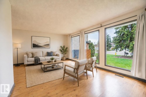 8111 187 Street, Edmonton, AB - Indoor Photo Showing Living Room