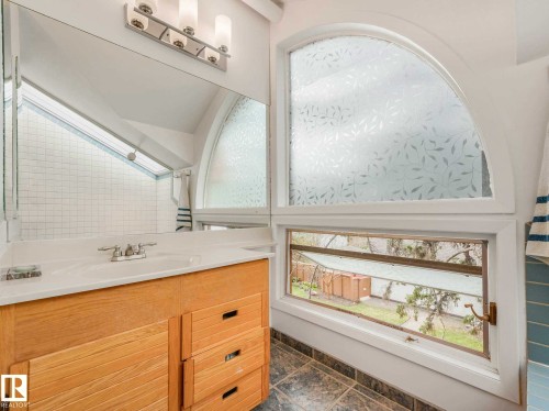 14611 89 Avenue, Edmonton, AB - Indoor