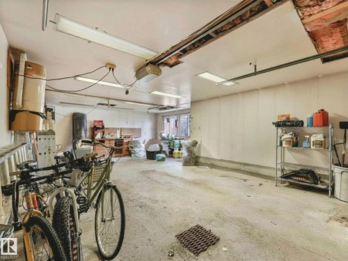 14611 89 Avenue, Edmonton, AB - Indoor Photo Showing Garage