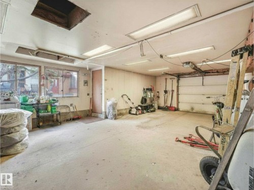 14611 89 Avenue, Edmonton, AB - Indoor Photo Showing Garage