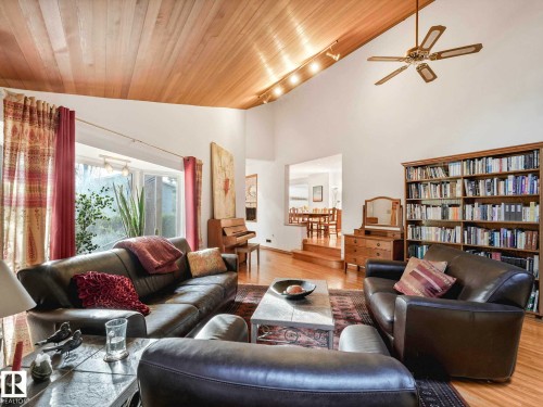 14611 89 Avenue, Edmonton, AB - Indoor Photo Showing Living Room