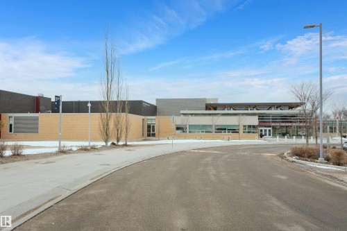 118 2051 Towne Centre Boulevard, Edmonton, AB - Outdoor