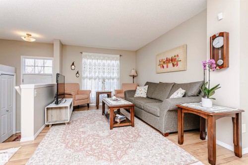 118 2051 Towne Centre Boulevard, Edmonton, AB - Indoor Photo Showing Living Room