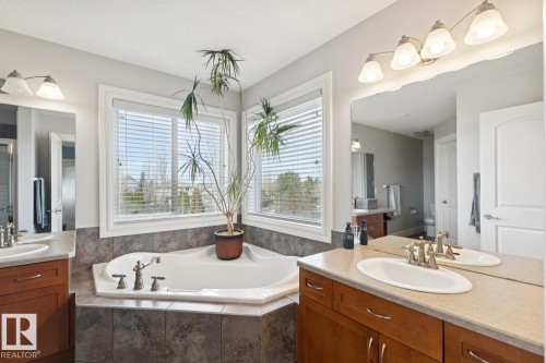 12067 21 Avenue, Edmonton, AB - Indoor Photo Showing Bathroom