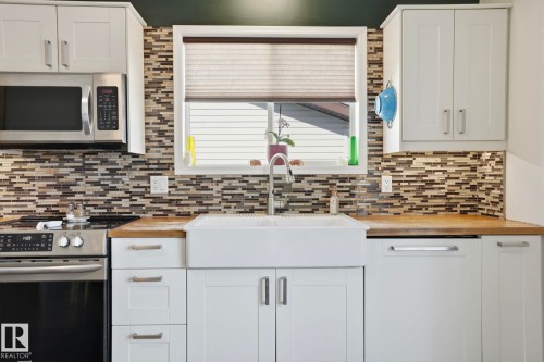 5410 57 Avenue, Beaumont, AB - Indoor Photo Showing Kitchen With Upgraded Kitchen