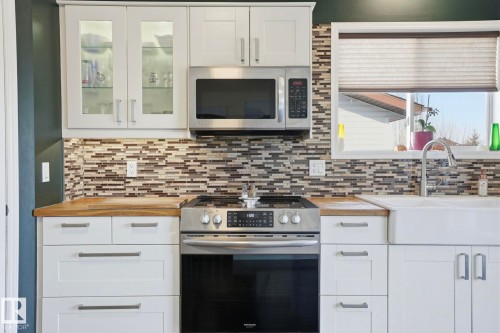 5410 57 Avenue, Beaumont, AB - Indoor Photo Showing Kitchen With Upgraded Kitchen