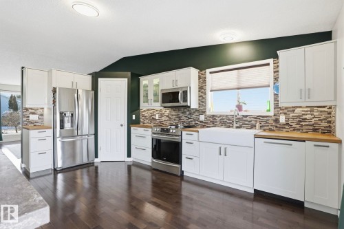 5410 57 Avenue, Beaumont, AB - Indoor Photo Showing Kitchen With Upgraded Kitchen