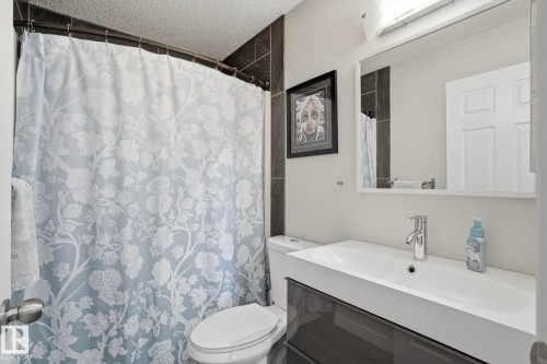 5410 57 Avenue, Beaumont, AB - Indoor Photo Showing Bathroom