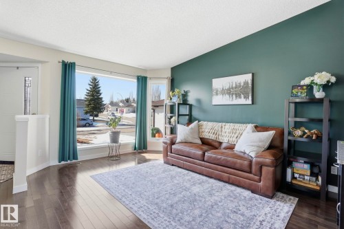 5410 57 Avenue, Beaumont, AB - Indoor Photo Showing Living Room