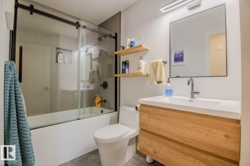 3412 110 Street, Edmonton, AB - Indoor Photo Showing Bathroom